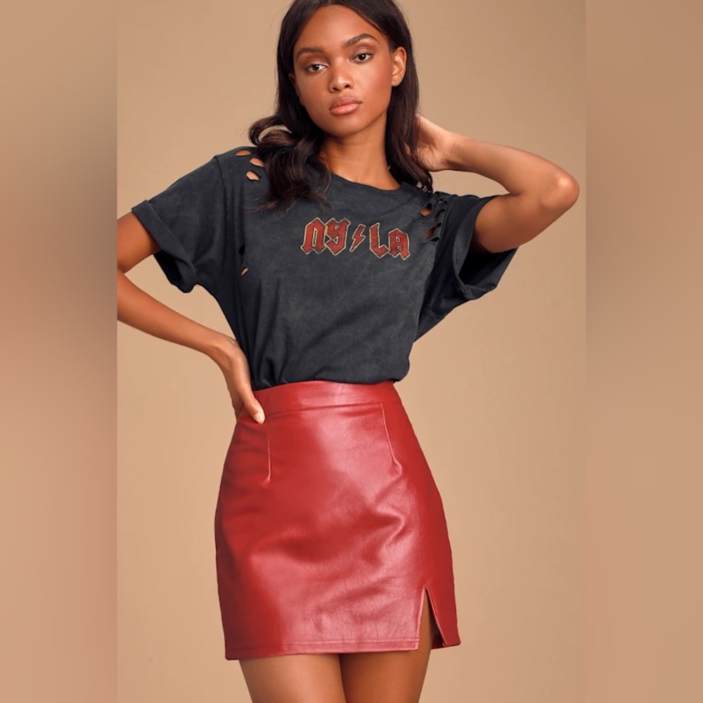 Lulus Fuchsia Vegan Leather Night Out Sexy Mini Skirt with Slit, Red, Size M NWT